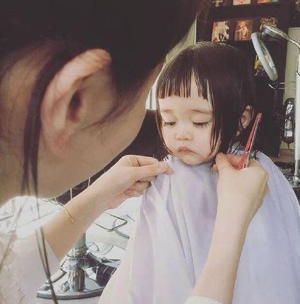 娱乐吃瓜酱剪发视频下载,解锁时尚新发型，轻松get潮流剪裁技巧